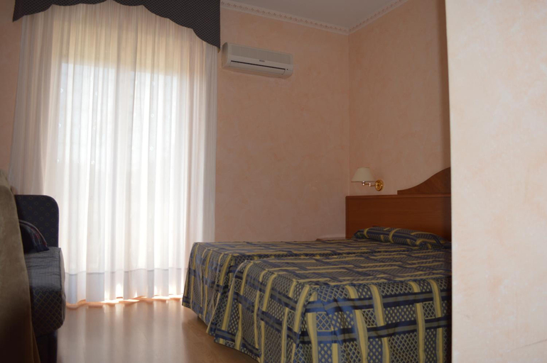 Bedroom 3, Parco Serrone, Bari