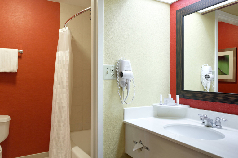 Bathroom 3, Courtyard Chesapeake Greenbrier, Chesapeake