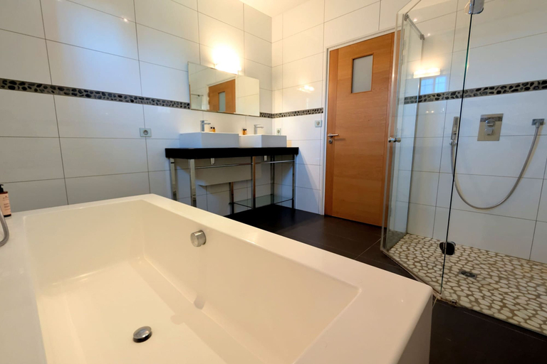 Room 2, Wine Estate 20m Pool and Cinema, Hérault