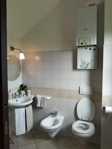 Bathroom 2, Il Faggio 17 B&B, Roma