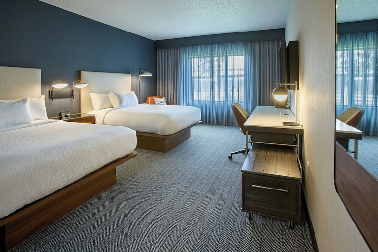 Bedroom 2, Courtyard by Marriott Wausau, Marathon