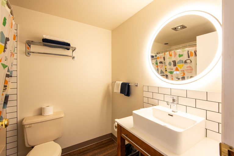 Bathroom 3, Chase Country Inn, Thompson-Nicola