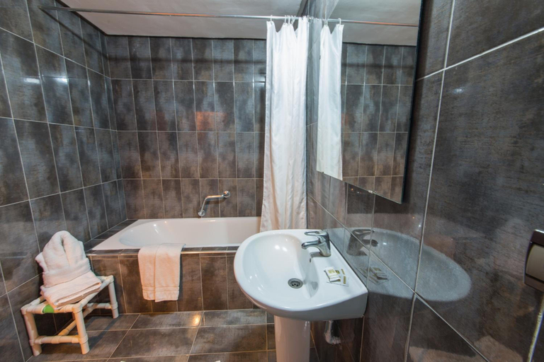 Bathroom 4, Akouas, Meknès