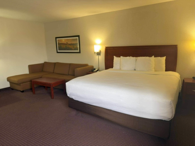Bedroom 4, Quality Inn & Suites Colby, Thomas