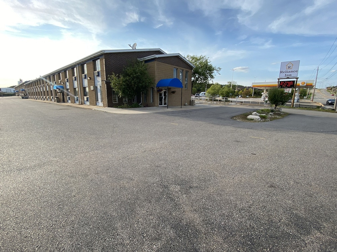 Exterior & Views 1, Reliance Inn, Marathon