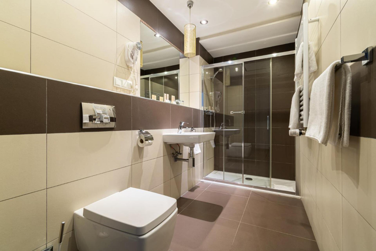 Bathroom 4, Park Hotel Diament Zabrze, Zabrze