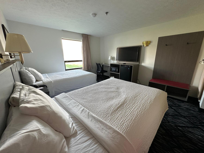 Bedroom 3, Ramada by Wyndham Strasburg Dover, Tuscarawas