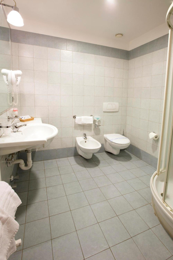 Bathroom 4, Hotel Gallia, Torino
