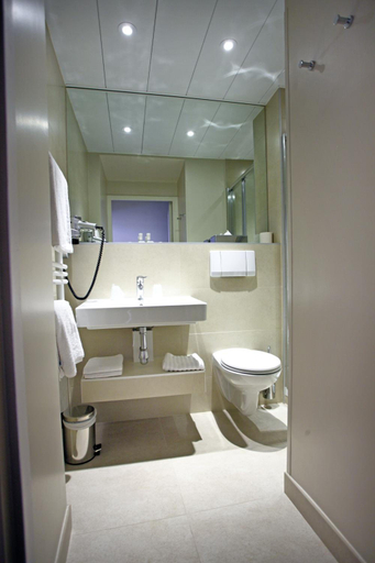Bathroom 4, Royal Westminster, Alpes-Maritimes