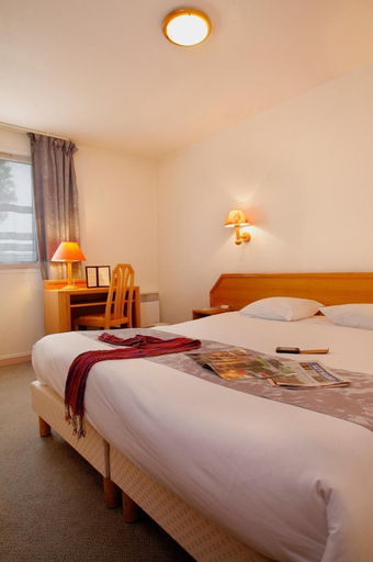 Bedroom 2, Hotel Novalis Quimperle, Finistère