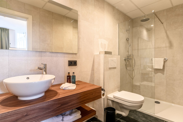 Bathroom 3, Leopold Hotel Oudenaarde, Oost-Vlaanderen