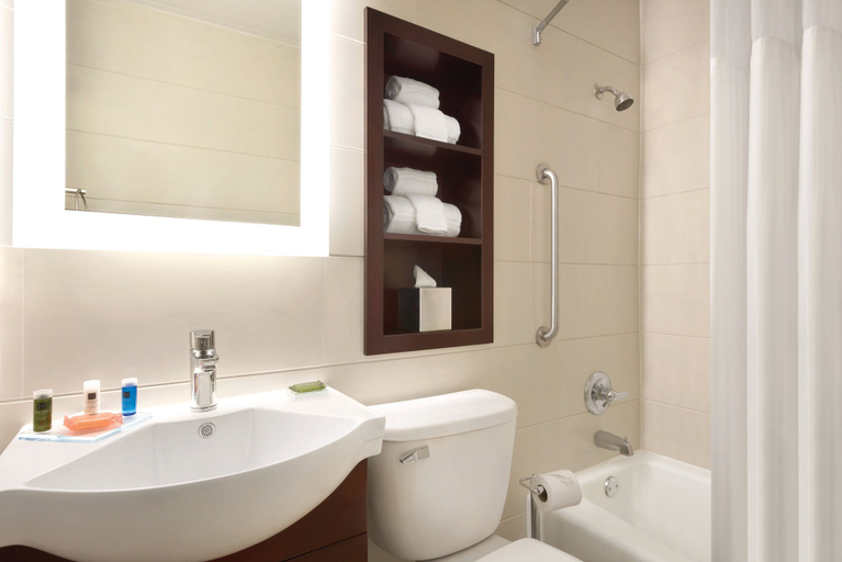Bathroom 4, Holiday Inn BLOOMINGTON - NORMAL by IHG, McLean