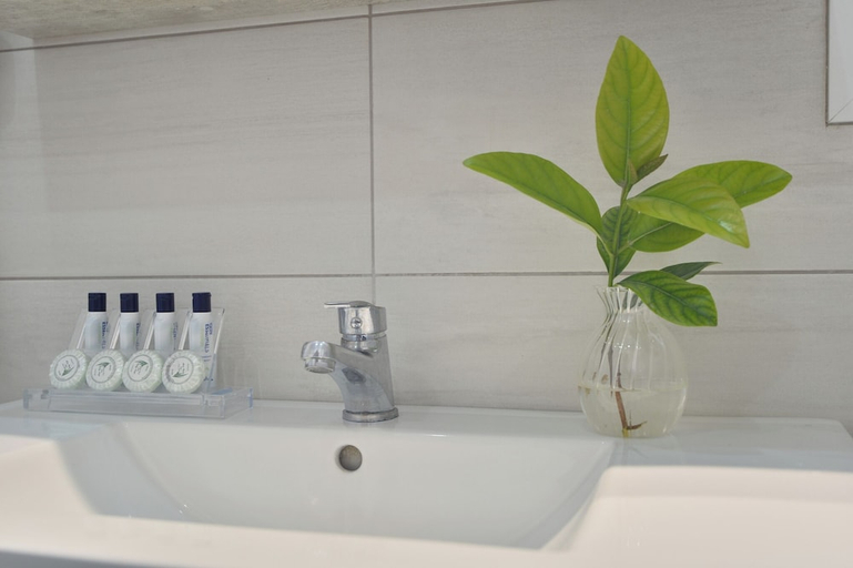 Bathroom 3, Alekos Apartments, Attica