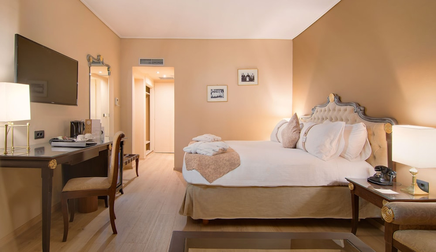 Bedroom 3, Epirus Palace Hotel & Conference Center, Epirus