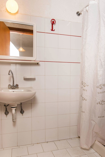 Bathroom 5, Anna Maria, Crete