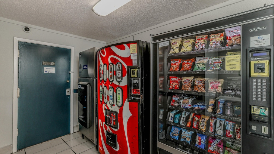 Food & Drinks 5, Motel6 Wichita, Kansas, Sedgwick