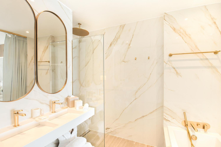 Bathroom 4, Marinca, Corse-du-Sud
