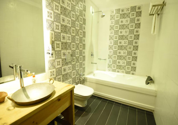 Bathroom 1, Aureva Shaantam Resorts & Spa, Garhwal