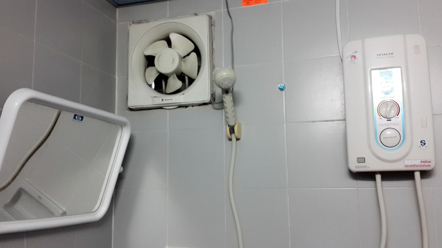 Bathroom 3, Station Hotel, Muang Trang