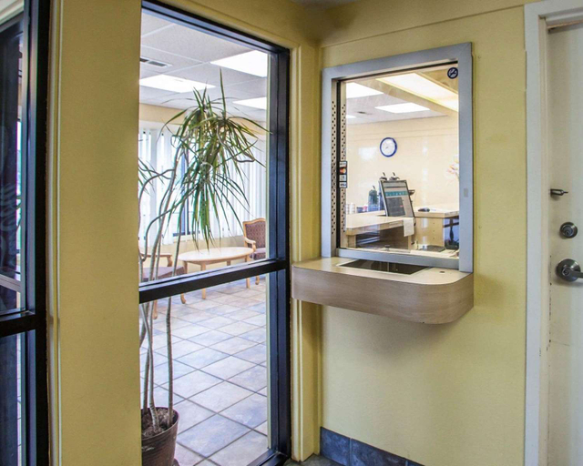 Bathroom, Relax Inn Saint Charles, Saint Charles