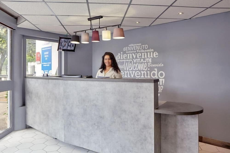 Others 5, Welcomotel Les Mureaux, Yvelines