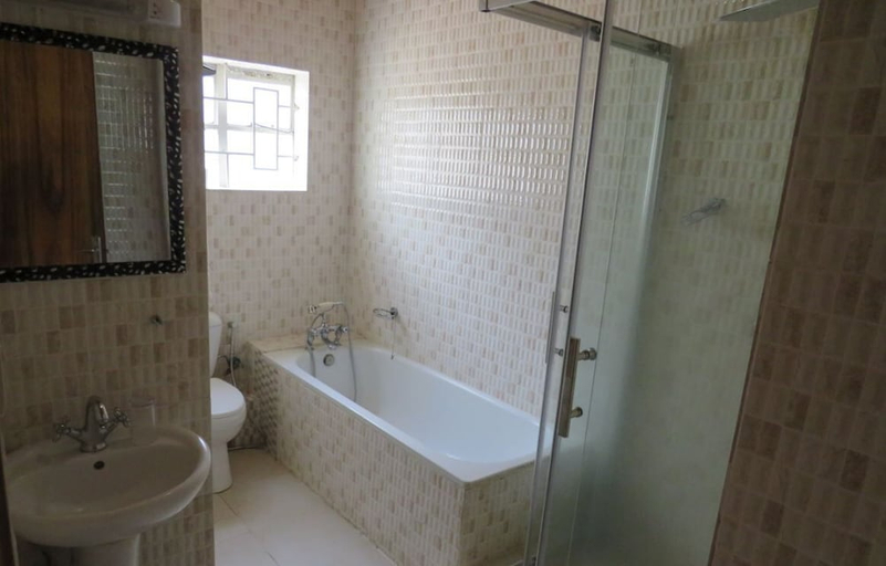 Bathroom 5, Hotel Troy Nairobi, Langata