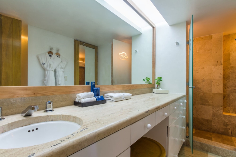 Bathroom 5, Club Regina Cancun managed by Accor, Benito Juárez