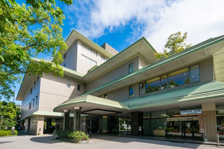 Exterior & Views