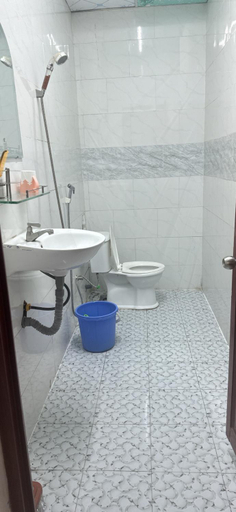 Bathroom, Nha Nghi Thanh Nhan, Tân Thành