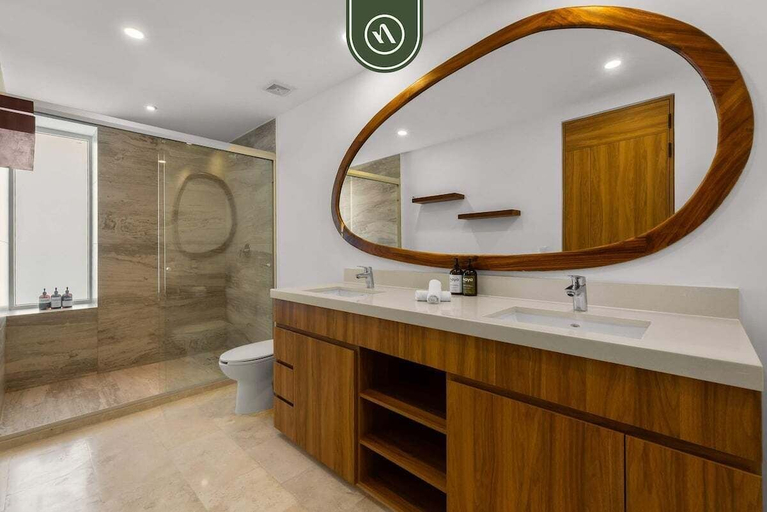 Bathroom 3, Luxury 4 BR Condo Amazing Views - Beach - Pools, Puerto Vallarta
