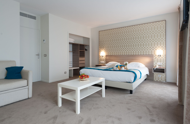 Bedroom 2, Hotel Radiana, Savoie