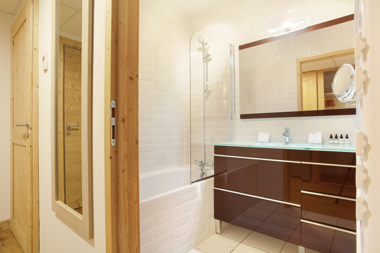 Bathroom 5, Hotel et Spa Le Chamois by Odalys, Haute-Savoie
