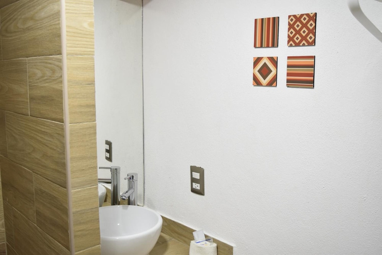 Bathroom 4, Hotel San Luis, San Luis Potosí