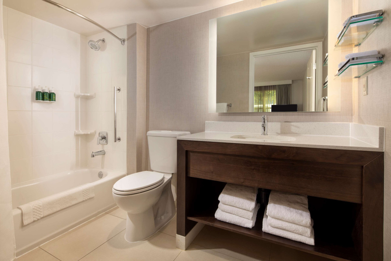 Bathroom 2, Sonesta Es Suites Fresno, Fresno