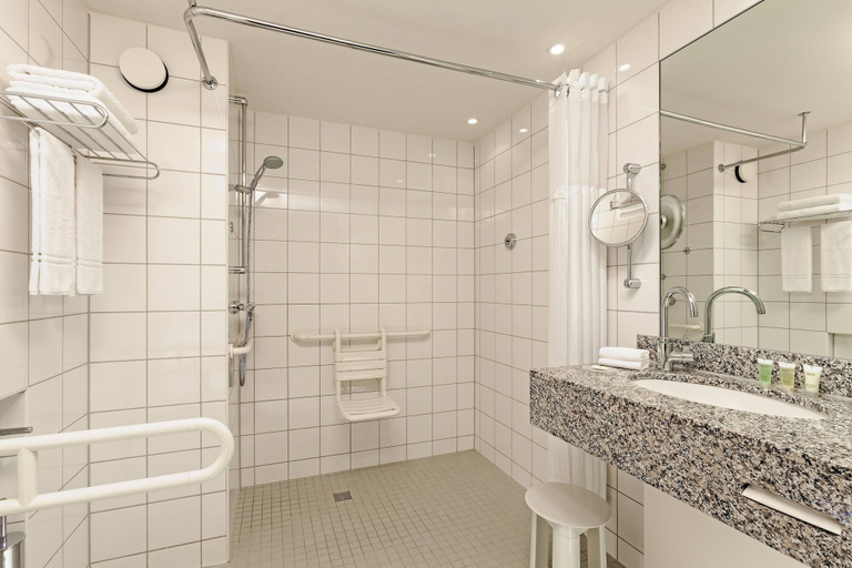 Bathroom 4, Courtyard Duesseldorf Hafen, Düsseldorf