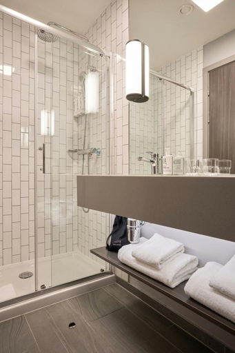 Bathroom 3, Moxy Dublin City, Dublin