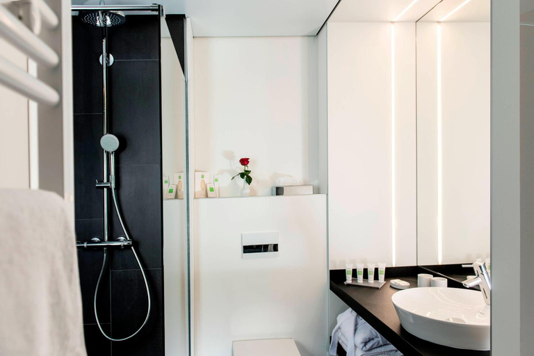 Bathroom 5, Airport Plaza Hotel Hamburg, Segeberg