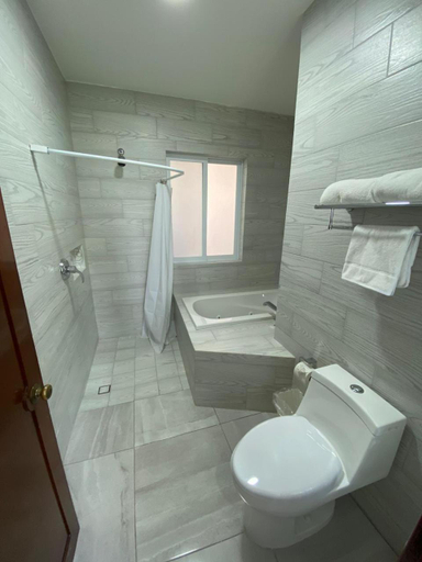 Bathroom 4, Hotel Quinta Las Flores, Cuernavaca