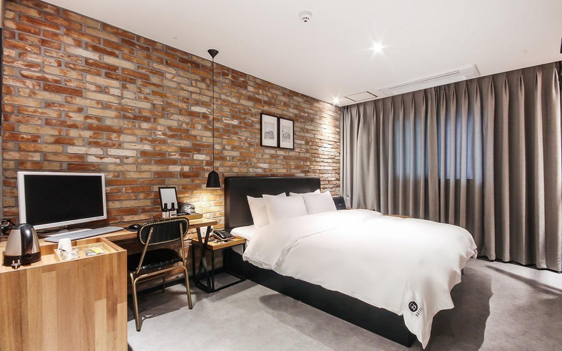 Bedroom 2, No. 25 Pohang Daejamdong, Pohang