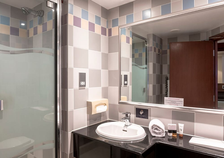 Bathroom 2, Thatchers, BW Signature Collection by Best Western, Surrey