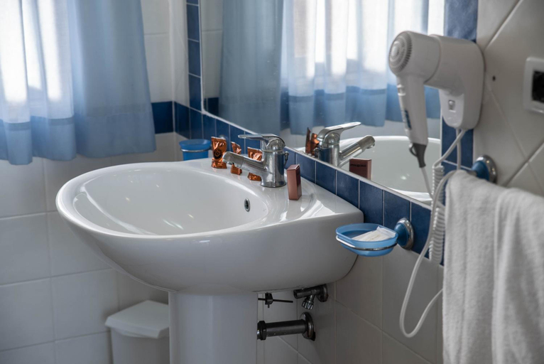Bathroom 4, NICOTERA BEACH VILLAGE, Vibo Valentia