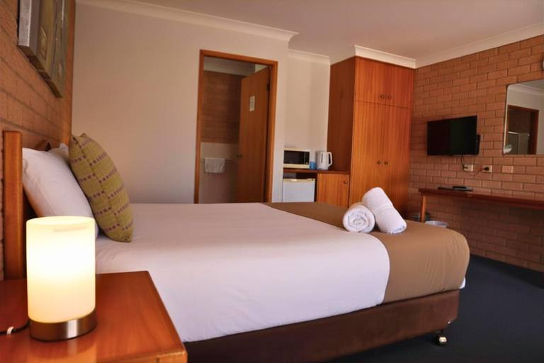 Bedroom 4, Golden Chain Aalana Motor Inn, Cowra