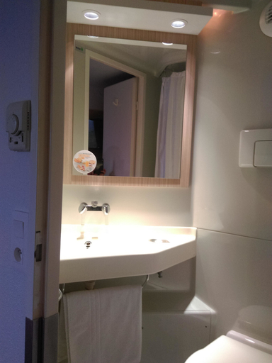 Bathroom 5, Premiere Classe Metz Sud - Jouy-Aux-Arches, Moselle