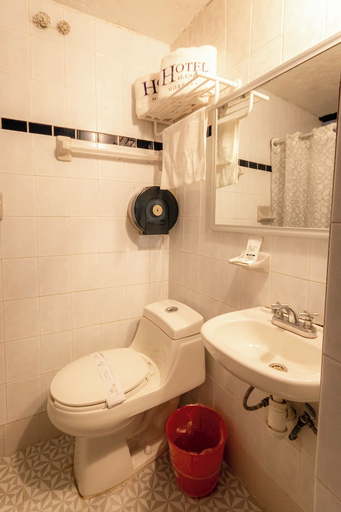 Bathroom 3, Hotel El Carmen, Morelia