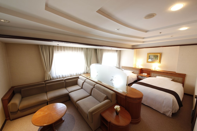 Bedroom 2, HIROSHIMA GARDEN PALACE, Hiroshima