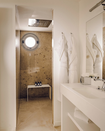 Bathroom 3, Hotel Les Roches Blanches, Bouches-du-Rhône