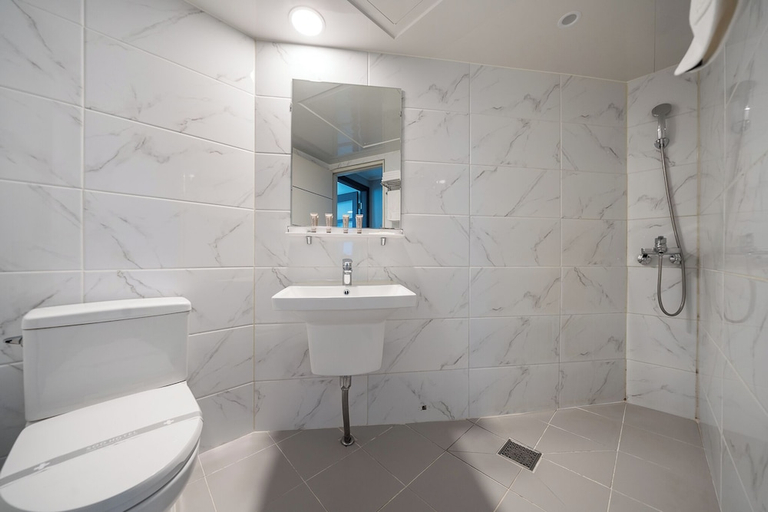 Bathroom 3, Gyeongpo Soo Hotel, Gangneung