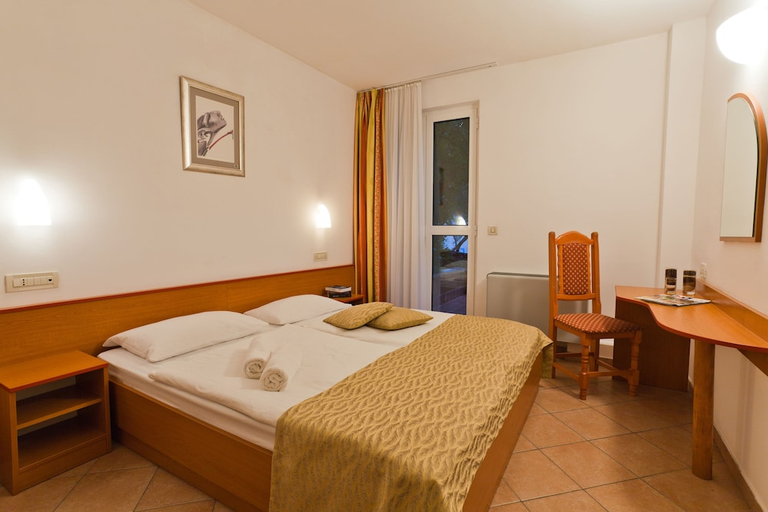 Bedroom 2, Villa Lovorka - Hotel Resort Drazica, Krk