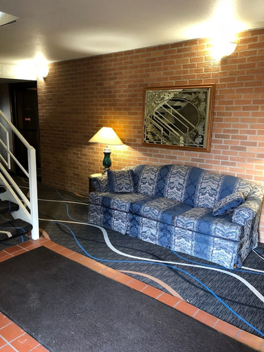 Others 4, McGoverns Hotel and Suites, Dane