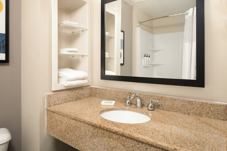 Bathroom 5, Best Western Windsor Inn & Suites, Danville